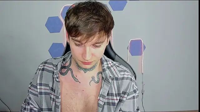 Snapshot of Chris_Tyson chatting on 12/04/24, 05:22 Chris Tyson online show from 12/04/24, 05:22