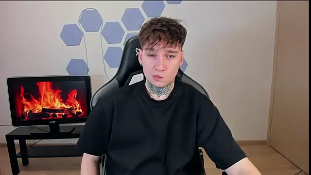 Snapshot of Chris_Tyson chatting on 01/05/25, 04:14 Chris Tyson online show from 01/05/25, 04:14