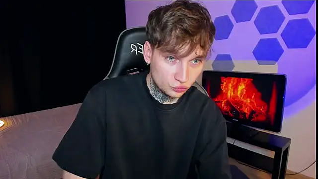 Snapshot of Chris_Tyson chatting on 02/07/25, 12:42 Chris Tyson online show from 02/07/25, 12:42