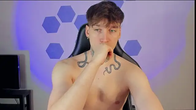 Snapshot of Chris_Tyson chatting on 03/04/25, 11:32 Chris Tyson online show from 03/04/25, 11:32