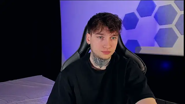 Snapshot of Chris_Tyson chatting on 03/19/25, 01:21 Chris Tyson online show from 03/19/25, 01:21