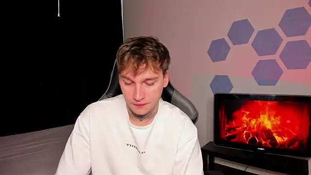 Snapshot of Chris_Tyson chatting on 10/04/25, 10:02 Chris Tyson online show from 10/04/25, 10:02