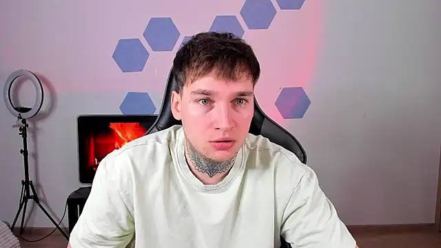 Snapshot of Chris_Tyson chatting on 12/17/25, 09:04 Chris Tyson online show from 12/17/25, 09:04