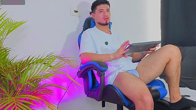 EdwardRoss  online show from 10/28/25, 08:00