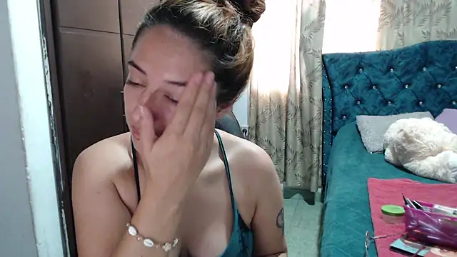 Kate lorens9 online show from 11/06/25, 12:17