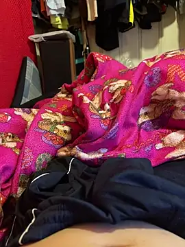 Snapshot of A6229 chatting on 12/11/24, 11:00 A6229 online show from 12/11/24, 11:00