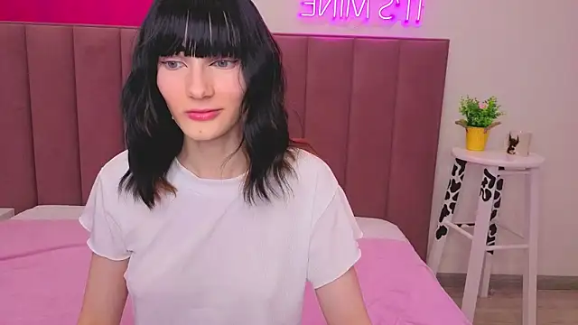Lili flowerr online show from 06/16/26, 11:46