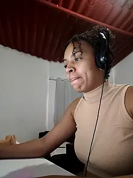 Julia Pretinha online show from 09/23/25, 12:30