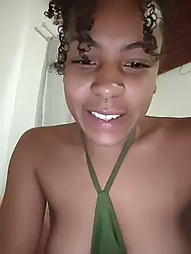 Julia Pretinha online show from 11/24/25, 12:16