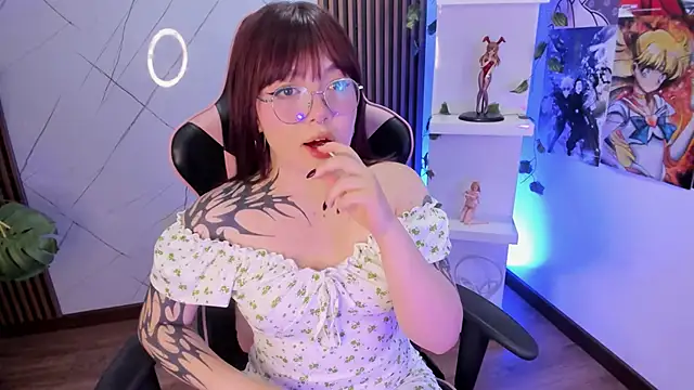 Fluffy Bubble21 online show from 02/17/25, 04:09