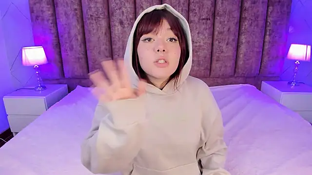 Fluffy Bubble21 online show from 03/03/25, 10:28