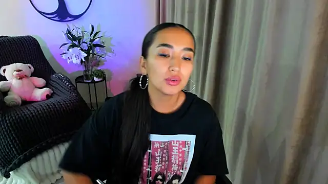 worldofkim online show from 10/28/25, 08:22