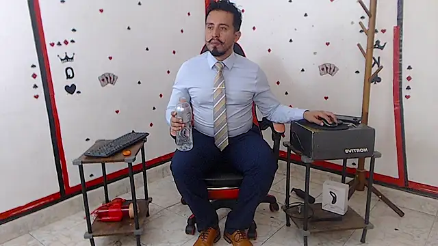 Snapshot of KalethBigDick chatting on 09/28/25, 12:43 KalethBigDick online show from 09/28/25, 12:43