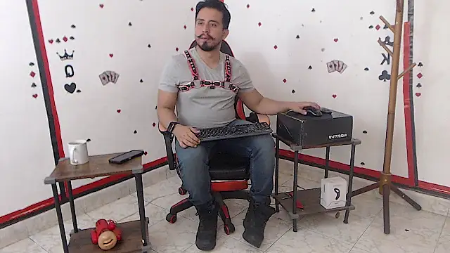 Snapshot of KalethBigDick chatting on 10/04/25, 12:03 KalethBigDick online show from 10/04/25, 12:03