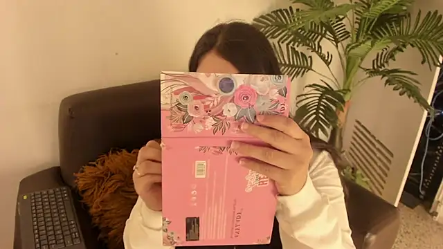 Snapshot of Miia_Thompsonn chatting on 01/17/25, 10:01 Miia Thompsonn online show from 01/17/25, 10:01