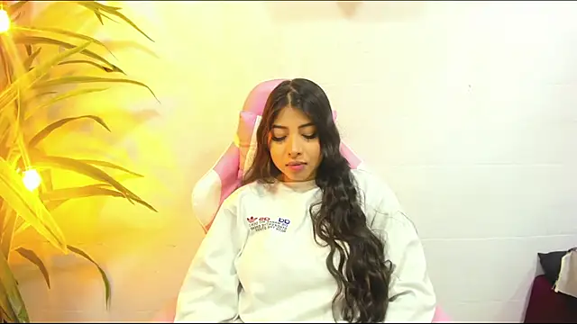 Snapshot of Miia_Thompsonn chatting on 10/12/25, 04:17 Miia Thompsonn online show from 10/12/25, 04:17