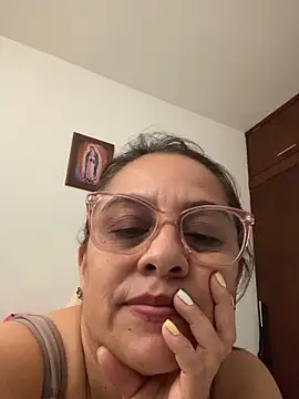 Snapshot of brendasexywet chatting on 10/21/25, 05:35 brendasexywet online show from 10/21/25, 05:35
