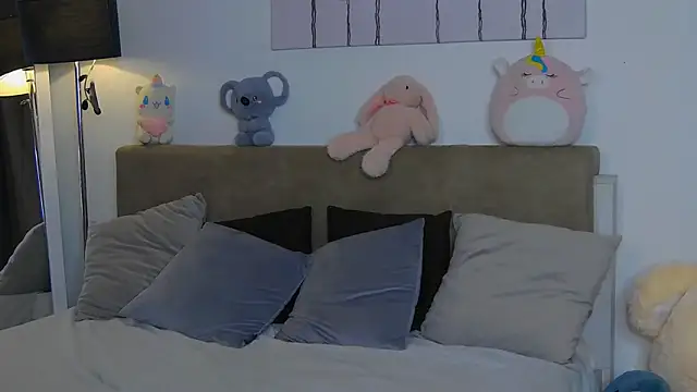 CassKiera online show from 11/06/25, 06:03