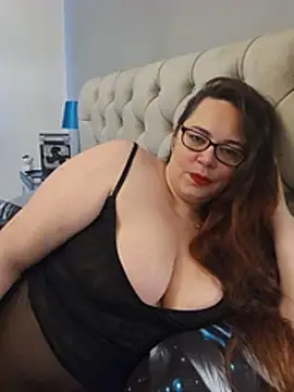 Snapshot of Sexy_Binxy chatting on 06/30/26, 11:00 Sexy Binxy online show from 06/30/26, 11:00