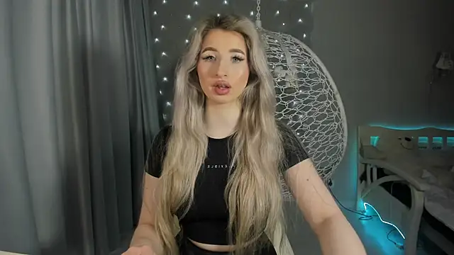 Snapshot of milky_waybaby chatting on 10/18/25, 09:32 milky waybaby online show from 10/18/25, 09:32