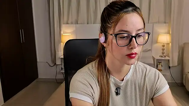 Snapshot of alliee_mod chatting on 07/18/26, 04:49 alliee mod online show from 07/18/26, 04:49