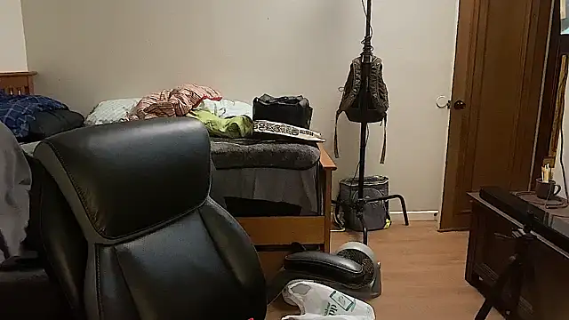 Snapshot of Seraph_De_La_Luna chatting on 12/21/24, 03:14 Seraph De La Luna online show from 12/21/24, 03:14