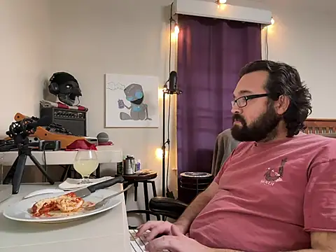 Snapshot of Seraph_De_La_Luna chatting on 12/31/24, 05:33 Seraph De La Luna online show from 12/31/24, 05:33