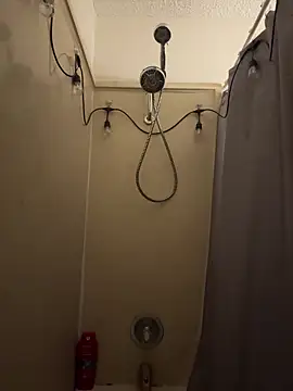 Snapshot of Seraph_De_La_Luna chatting on 03/21/25, 03:01 Seraph De La Luna online show from 03/21/25, 03:01