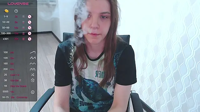 Snapshot of LisaHeart chatting on 12/11/24, 02:54 LisaHeart online show from 12/11/24, 02:54