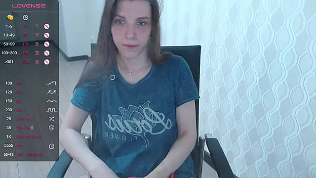 Snapshot of LisaHeart chatting on 03/20/25, 11:12 LisaHeart online show from 03/20/25, 11:12
