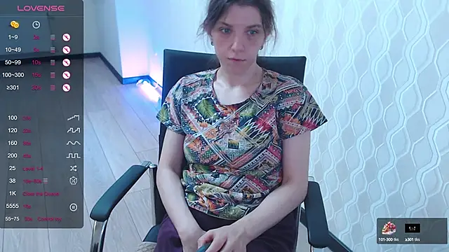 Snapshot of LisaHeart chatting on 03/23/25, 03:21 LisaHeart online show from 03/23/25, 03:21