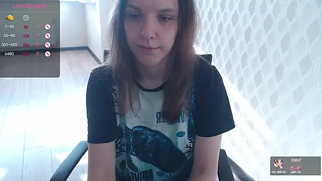 Snapshot of LisaHeart chatting on 09/15/25, 12:49 LisaHeart online show from 09/15/25, 12:49