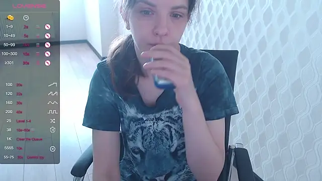 Snapshot of LisaHeart chatting on 09/29/25, 10:53 LisaHeart online show from 09/29/25, 10:53