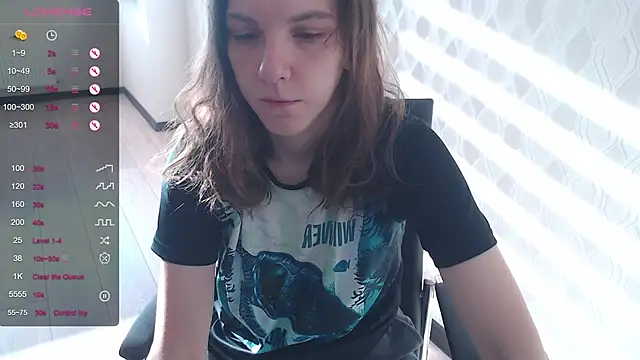 Snapshot of LisaHeart chatting on 10/01/25, 12:44 LisaHeart online show from 10/01/25, 12:44