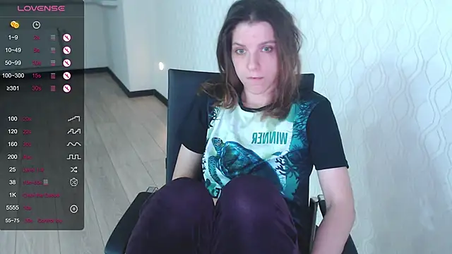Snapshot of LisaHeart chatting on 10/06/25, 01:03 LisaHeart online show from 10/06/25, 01:03
