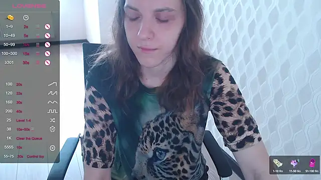 Snapshot of LisaHeart chatting on 10/10/25, 05:39 LisaHeart online show from 10/10/25, 05:39