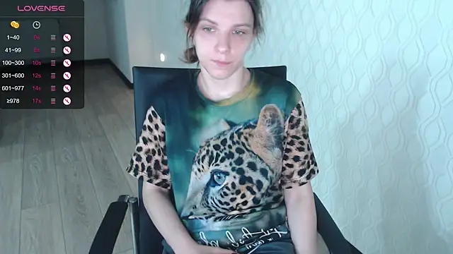 Snapshot of LisaHeart chatting on 10/19/25, 05:13 LisaHeart online show from 10/19/25, 05:13