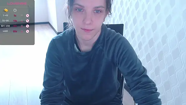 Snapshot of LisaHeart chatting on 10/24/25, 10:44 LisaHeart online show from 10/24/25, 10:44