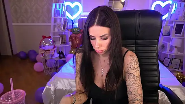 Snapshot of IsabellaFoxyy chatting on 02/10/25, 04:47 IsabellaFoxyy online show from 02/10/25, 04:47