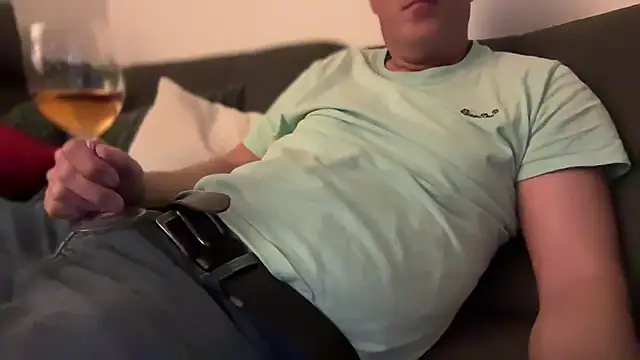 Snapshot of devils-son chatting on 10/22/25, 07:02 devils-son online show from 10/22/25, 07:02