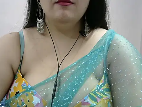 Snapshot of Shruti_139 chatting on 10/15/25, 07:14 Shruti 139 online show from 10/15/25, 07:14