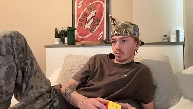 Snapshot of younghungginger chatting on 12/15/24, 07:53 younghungginger online show from 12/15/24, 07:53