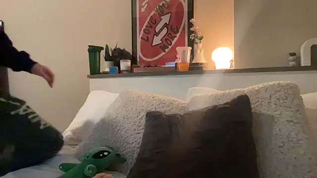 Snapshot of younghungginger chatting on 12/28/24, 01:29 younghungginger online show from 12/28/24, 01:29