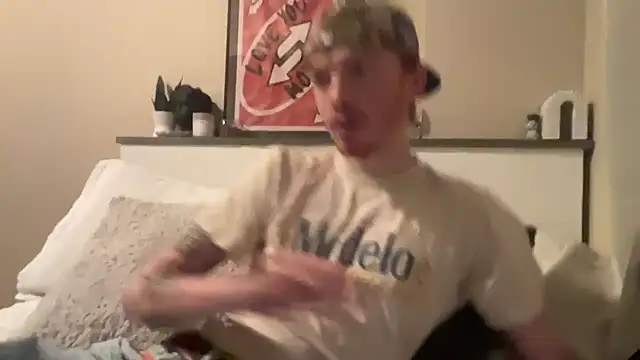 Snapshot of younghungginger chatting on 02/06/25, 12:43 younghungginger online show from 02/06/25, 12:43