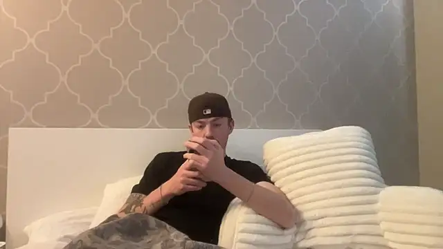 younghungginger online show from 04/17/26, 06:22