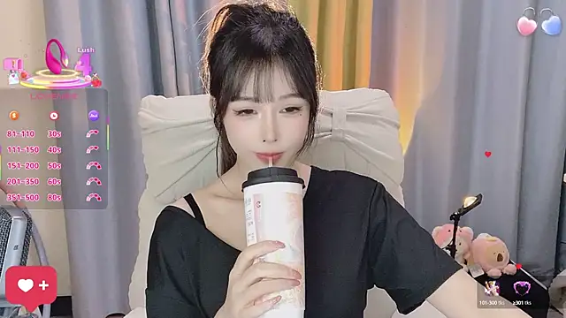 Snapshot of 7-Love chatting on 10/01/25, 01:17 7-Love online show from 10/01/25, 01:17