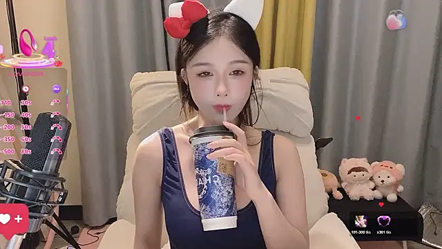 Snapshot of 7-Love chatting on 07/09/26, 12:31 7-Love online show from 07/09/26, 12:31