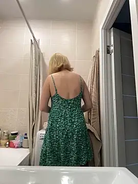 Snapshot of Yourdirtybitch chatting on 09/24/25, 07:44 Yourdirtybitch online show from 09/24/25, 07:44