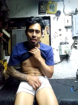 Snapshot of pene_latinoriico chatting on 11/21/25, 03:27 pene latinoriico online show from 11/21/25, 03:27