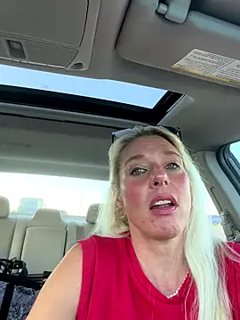 Snapshot of Glamazonx chatting on 09/09/25, 01:43 Glamazonx online show from 09/09/25, 01:43